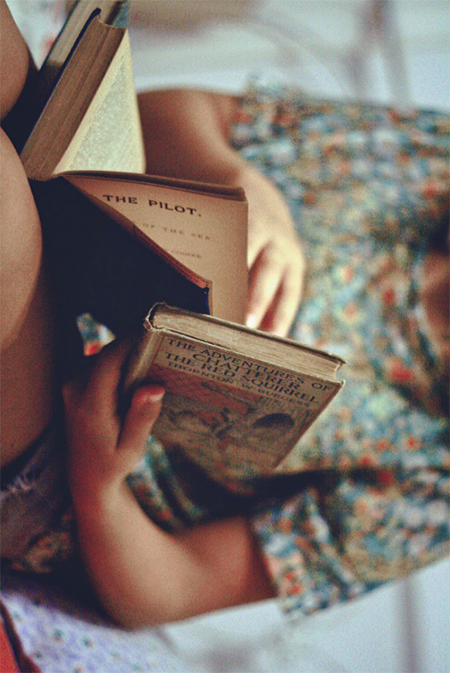 Preciously Me blog : girl reading