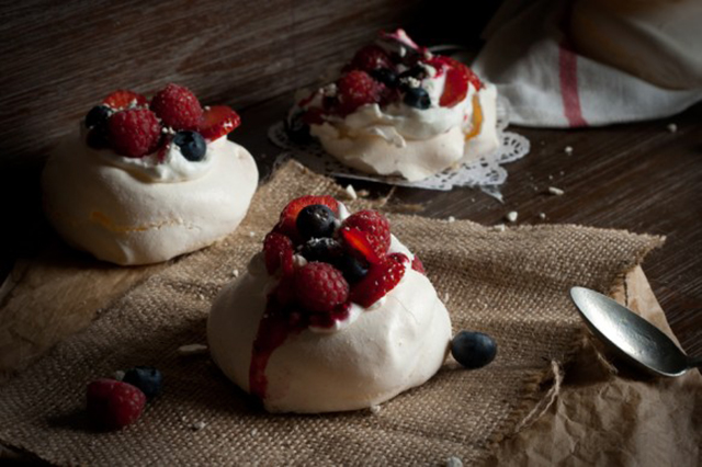 Preciously Me blog : Pavlova fruits rouges