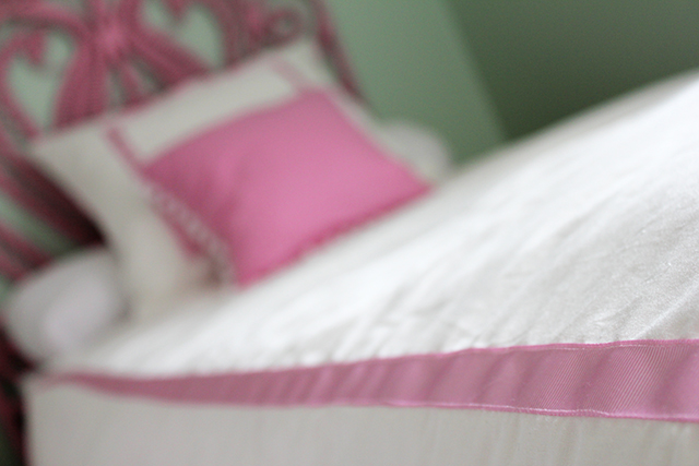 Preciously Me blog : DIY Customize Blinds and Bedding