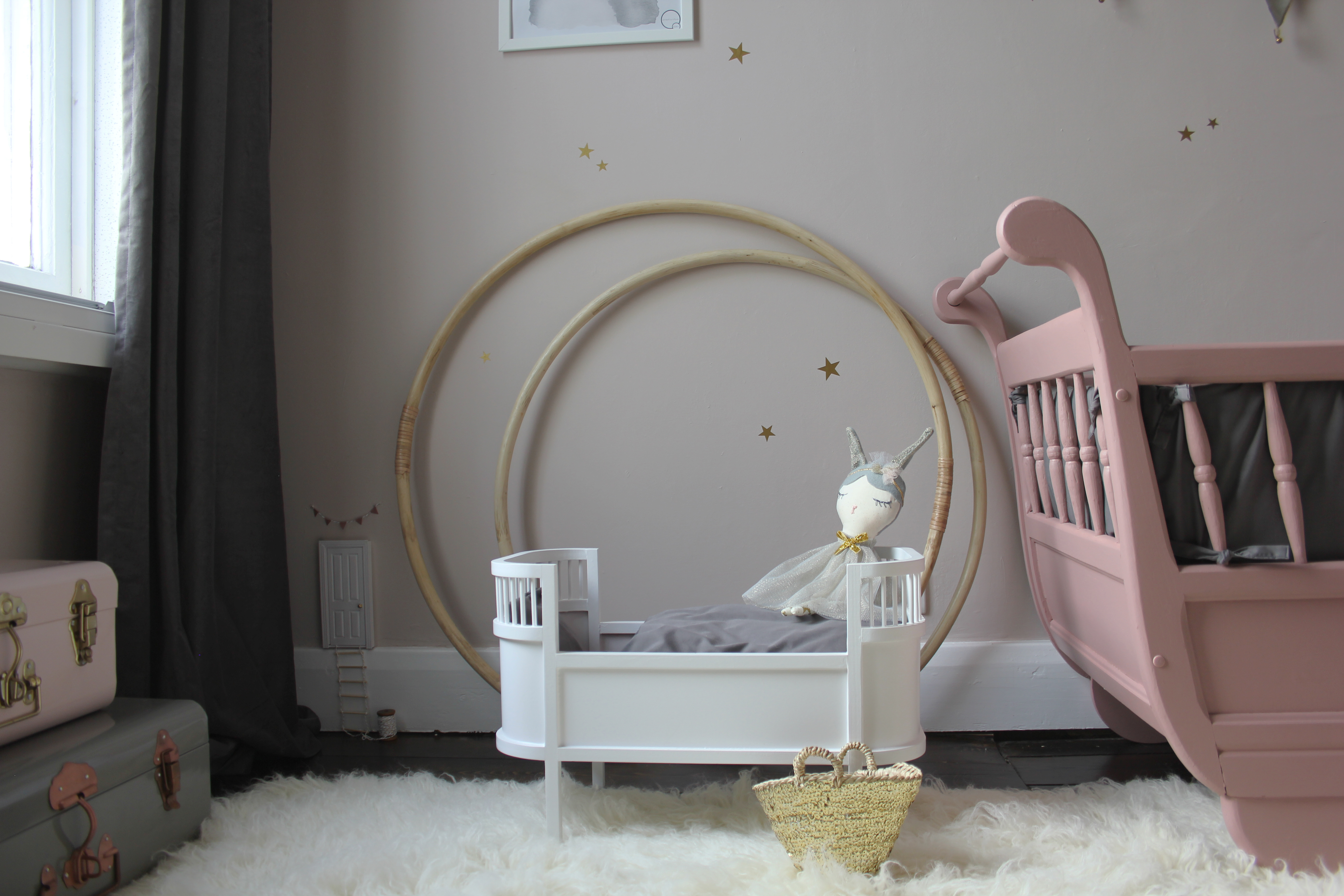 Preciously Me blog : DIY Adorable Fairy Door using a simple dollhouse door