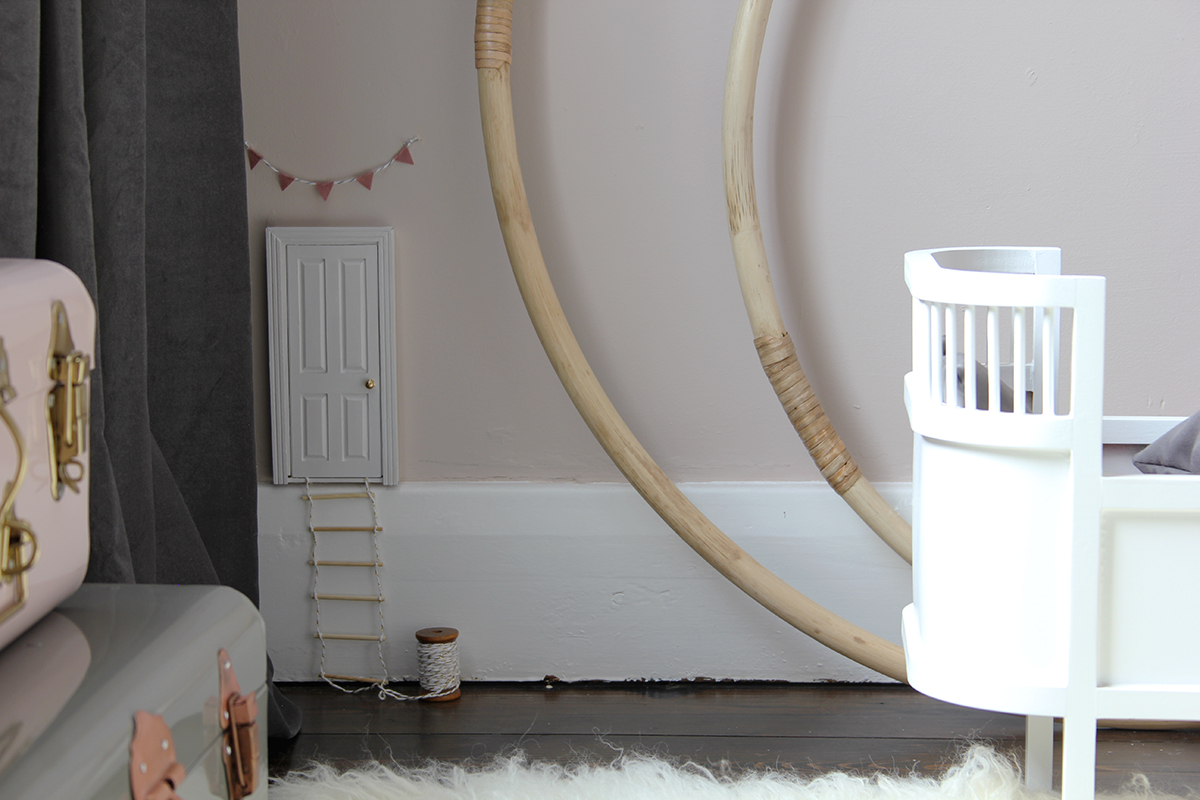 Preciously Me blog : DIY Adorable Fairy Door using a simple dollhouse door